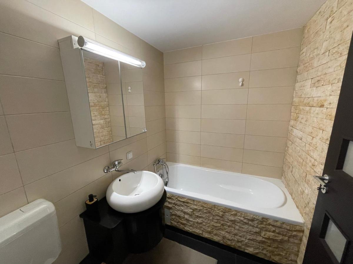 Sunset Luxury Apartment Near Unirii Square Bucarest Exterior foto
